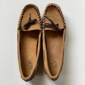 White mt Quimby moccasin, leather upper, tan & brown, women’s size 8